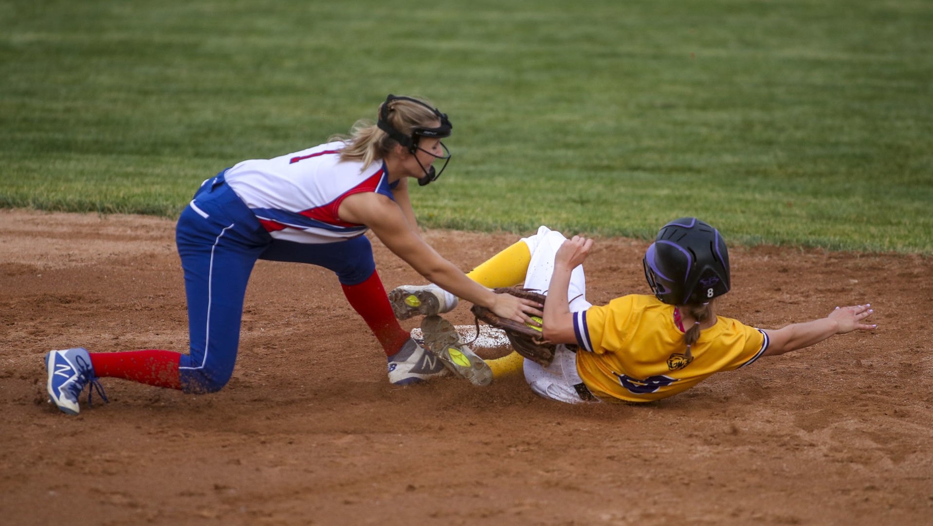 061819-qct-spt-dewitt-softball-002